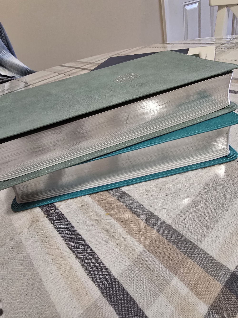 Personal Size Giant Print Bible - Teal LeatherTouch - Picture 3 of 10